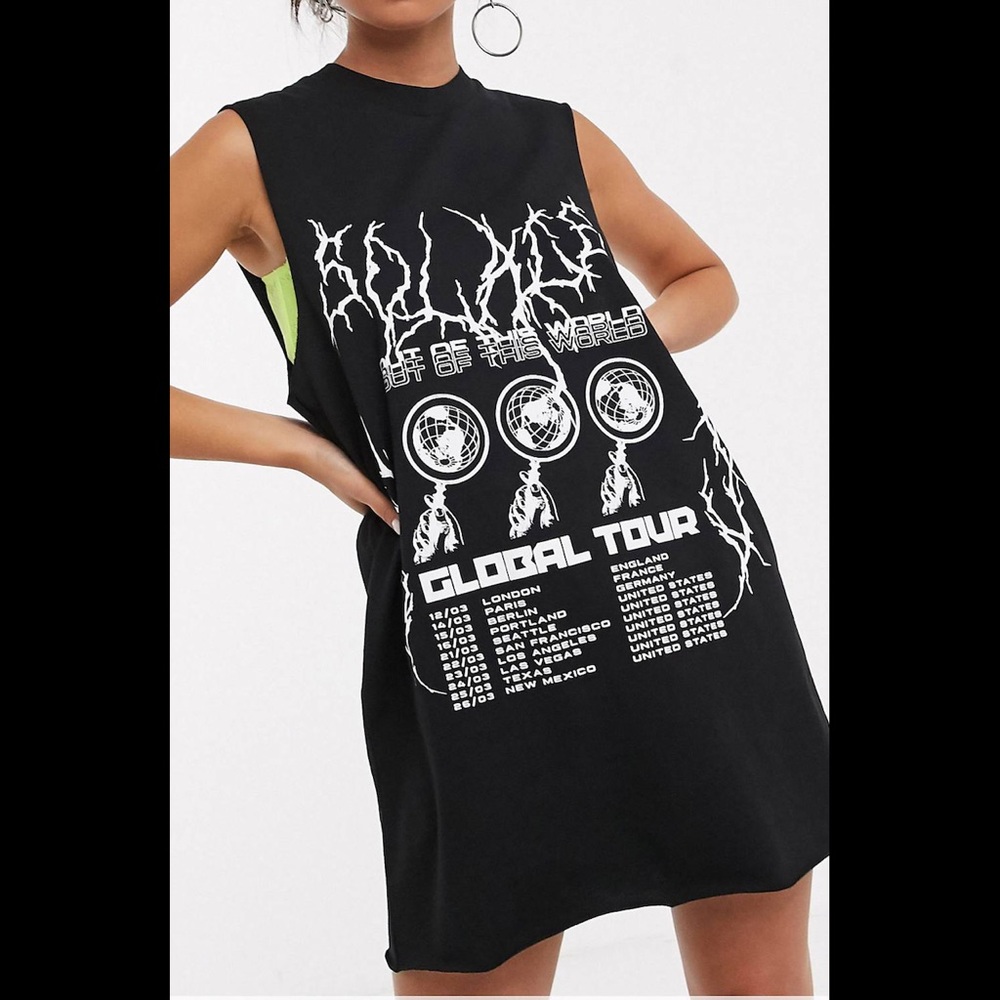 NWT Sleeveless graphic tunic